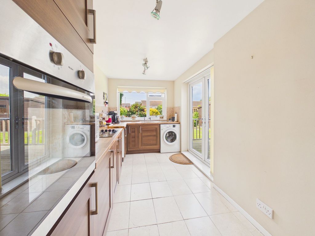 Property photo 3 of 13 Kitchen
