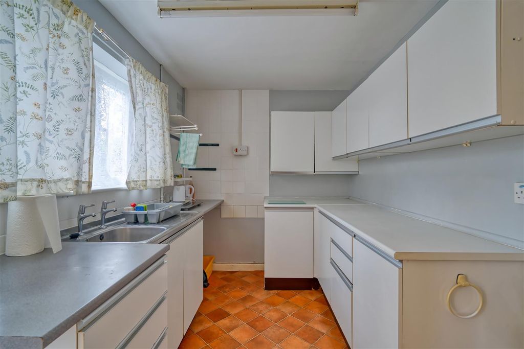 Property photo 2 of 9 Kitchen