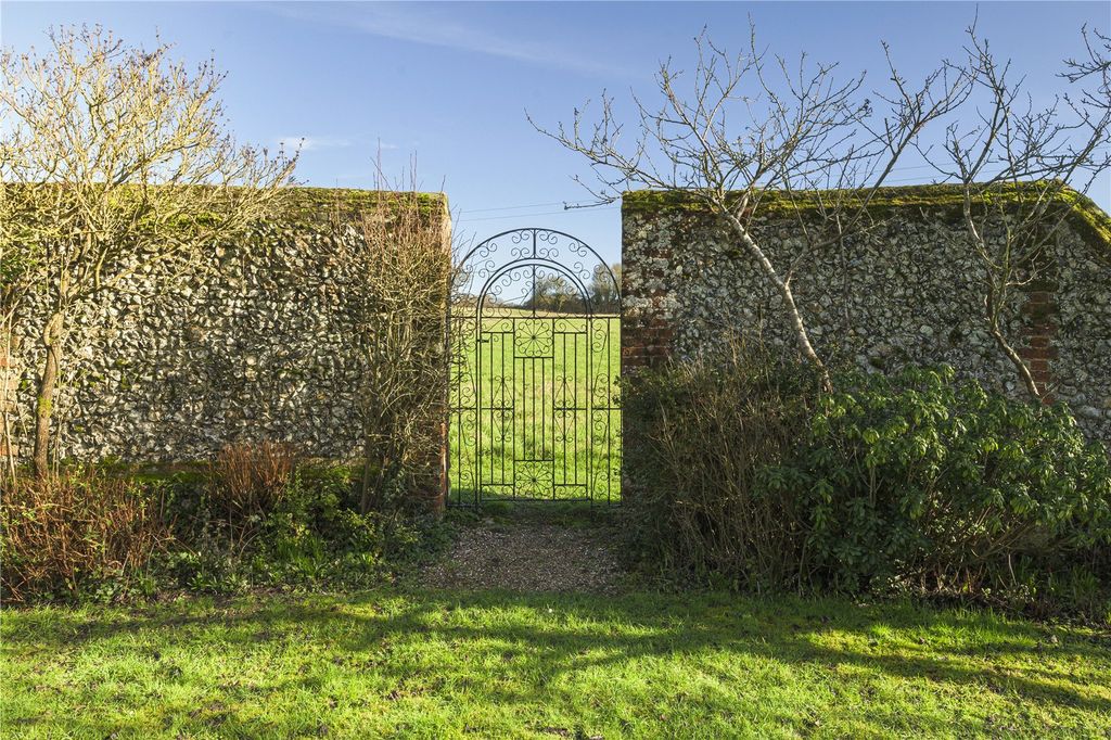 Property photo 3 of 34 Picture No. 36