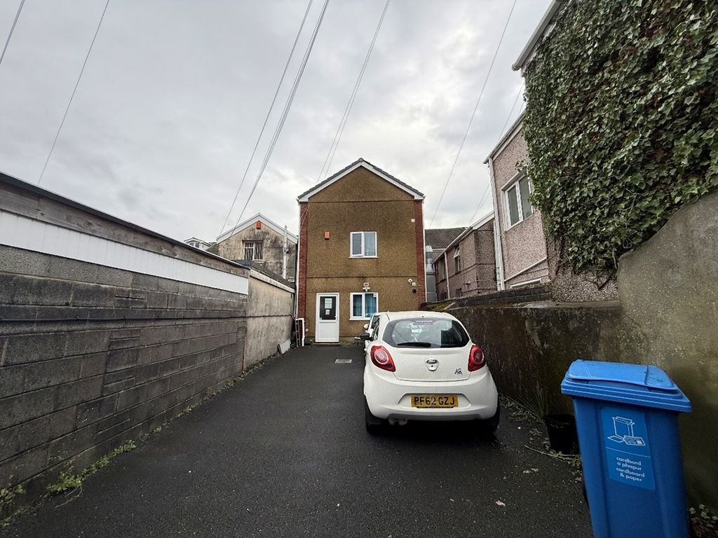 Property photo 3 of 11