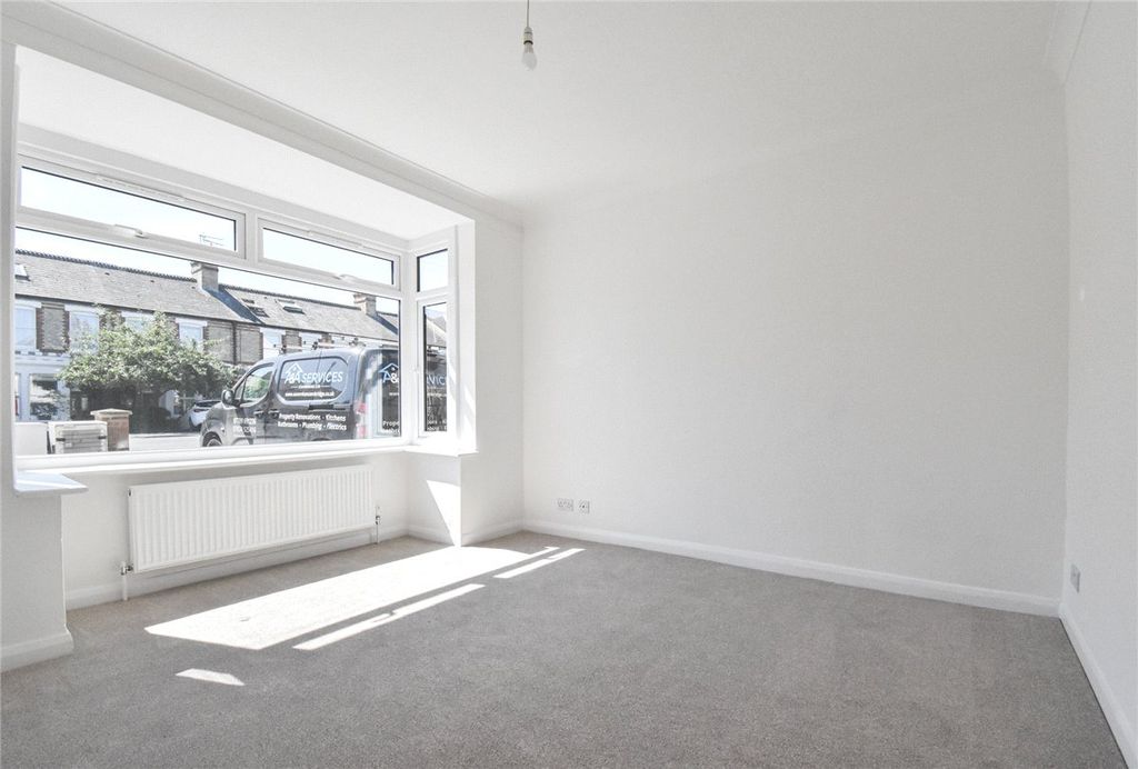 Property photo 3 of 9 Picture No. 32