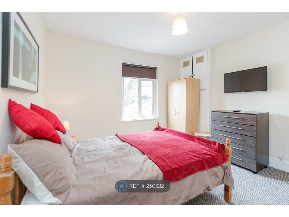 Property photo 2 of 11 Room 3 - Available On 2nd Sept (£770)