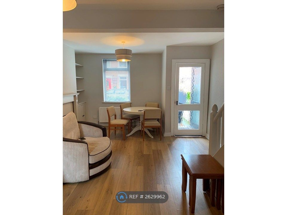 Property photo 2 of 7 Living/ Dining