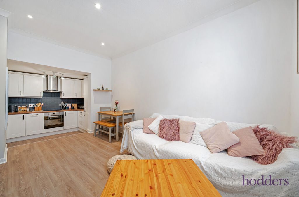 Property photo 1 of 18 E796c117-09c1-45E...