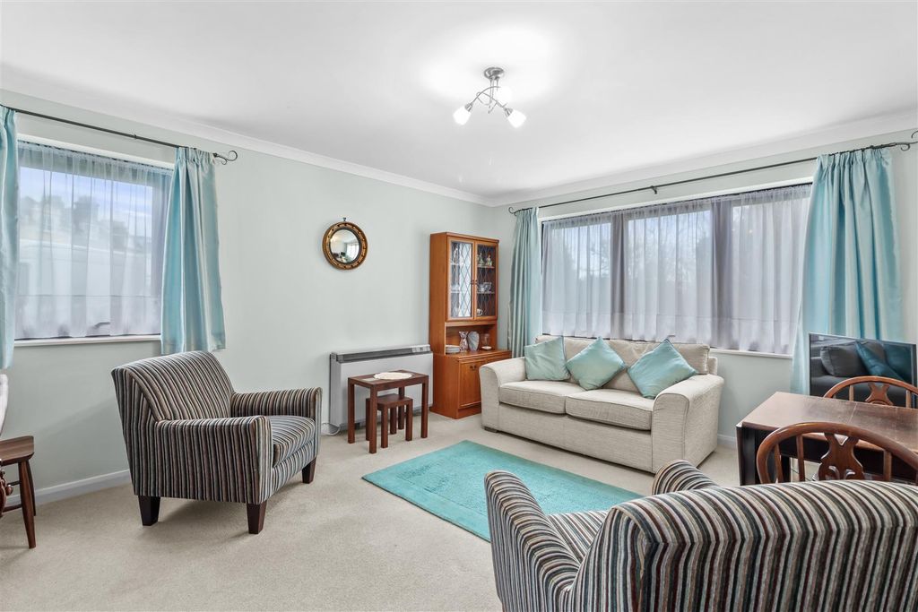 Property photo 3 of 24 Lounge Diner