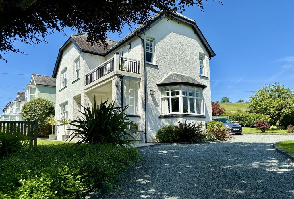 Property photo 1 of 31