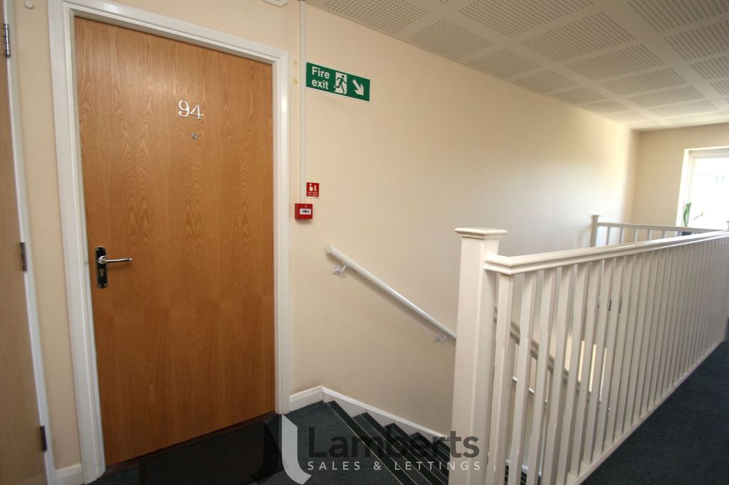 Property photo 3 of 12 Communal Landing