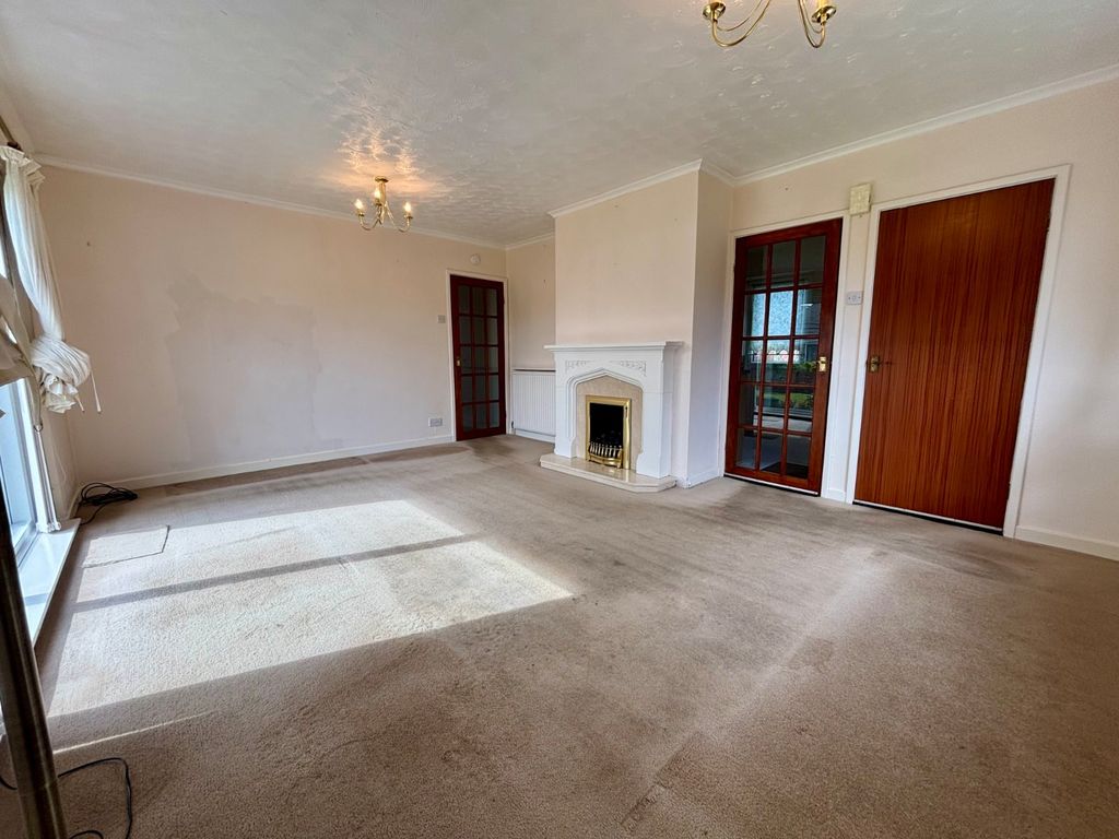 Property photo 3 of 14 Living Room
