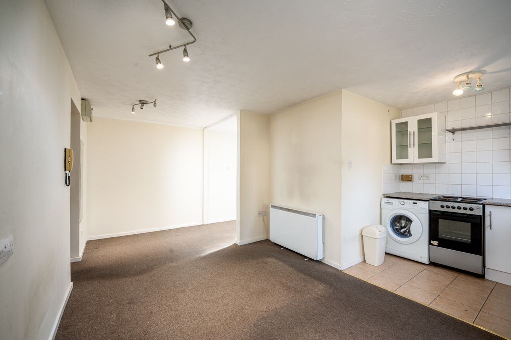 Property photo 2 of 10 04