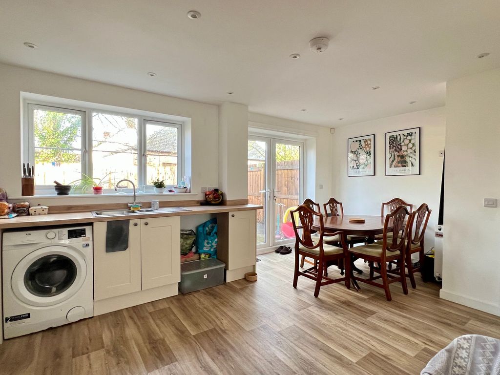 Property photo 3 of 15 Kitchen Dining Room