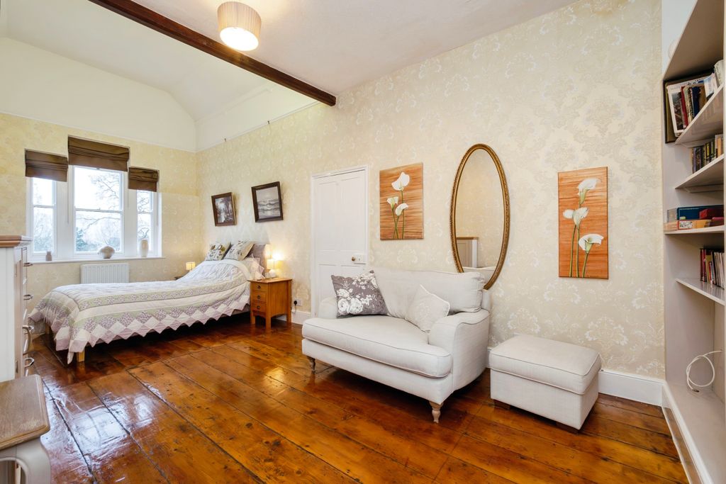 Property photo 2 of 25 Bedroom 1