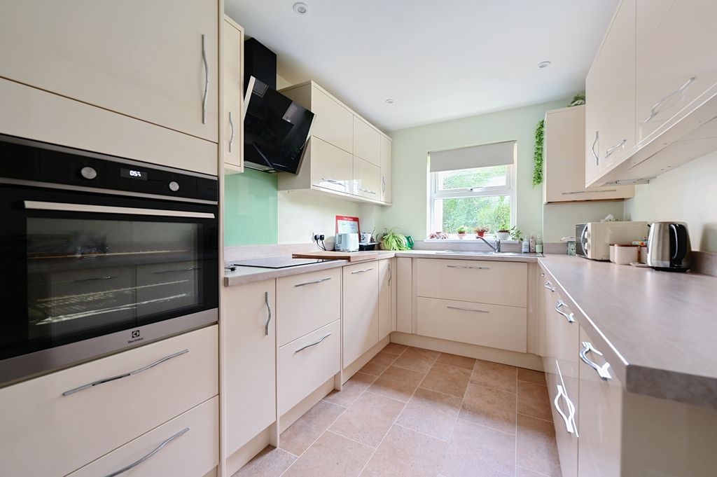 Property photo 3 of 10 5 Hawley Lodge (10)