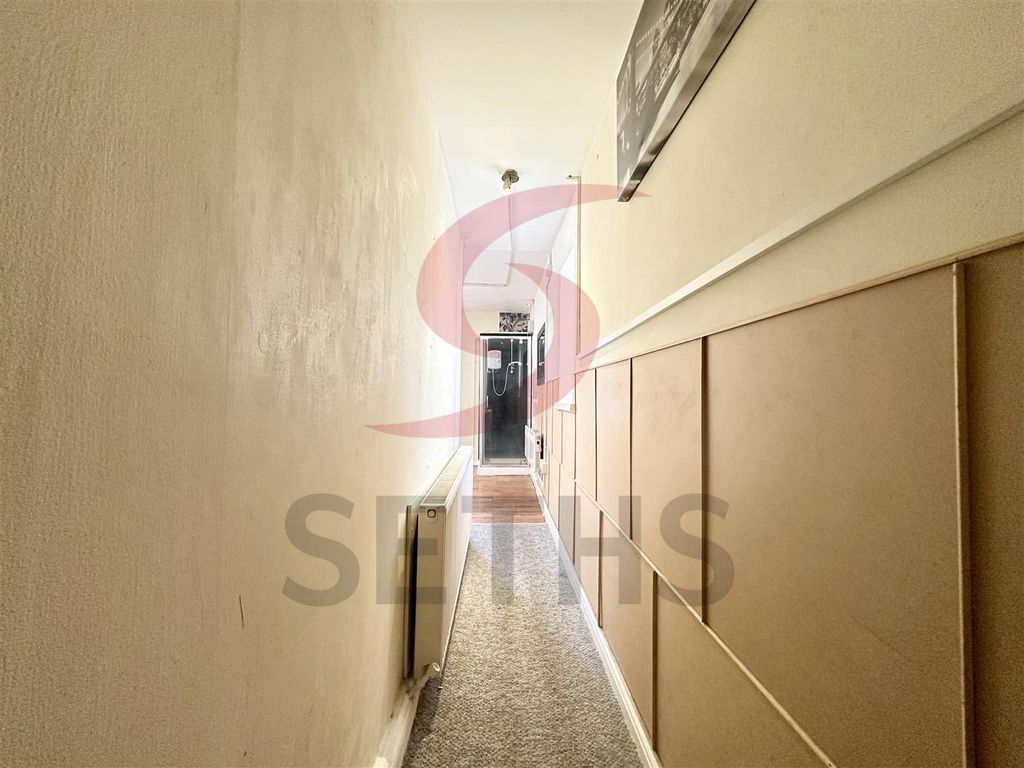 Property photo 2 of 5 Hall Way
