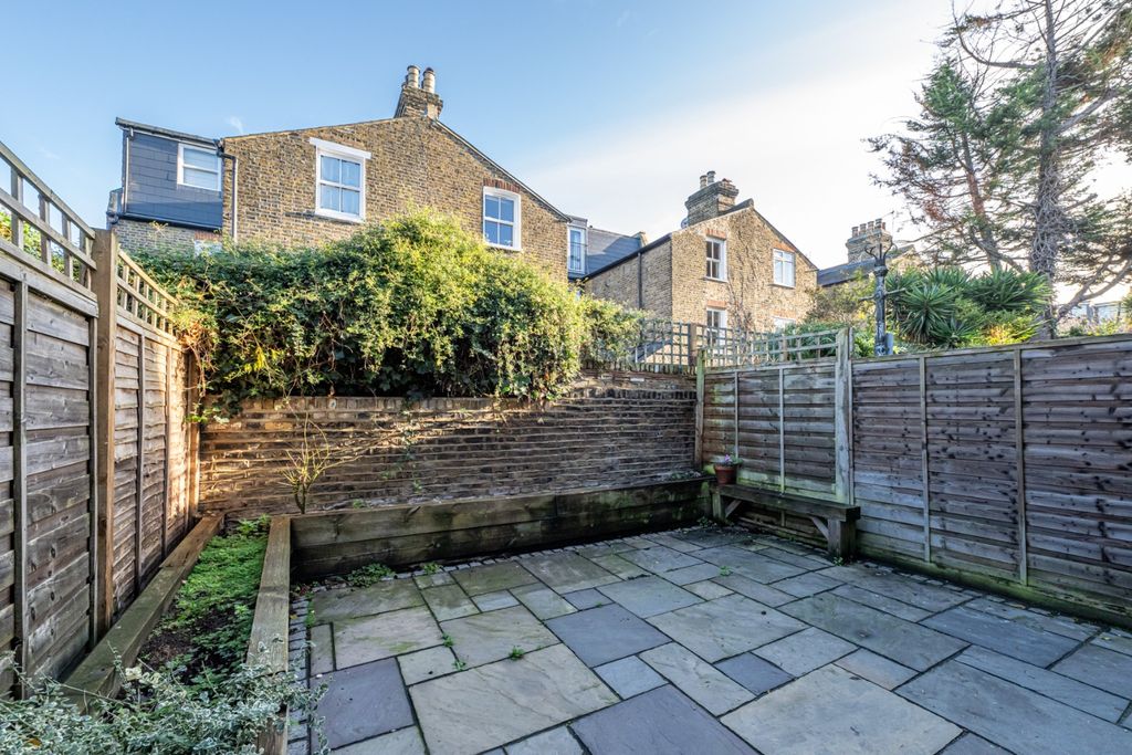 Property photo 2 of 21 4778275