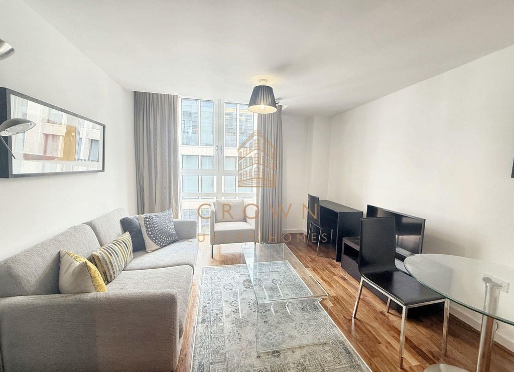 Property photo 1 of 10 Lamb's Passage 1 Bed.Jpg