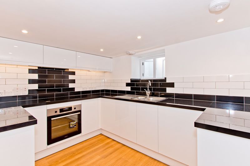 Property photo 2 of 10 Modern Kitchen