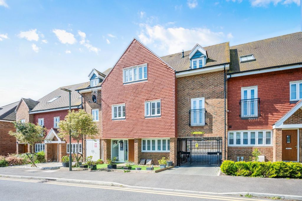 Property photo 1 of 14 Beatrice Square