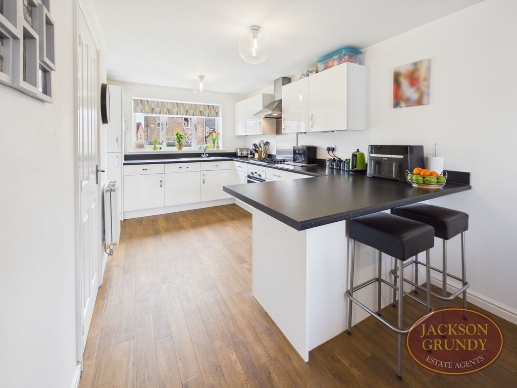 Property photo 3 of 23 36 York Way