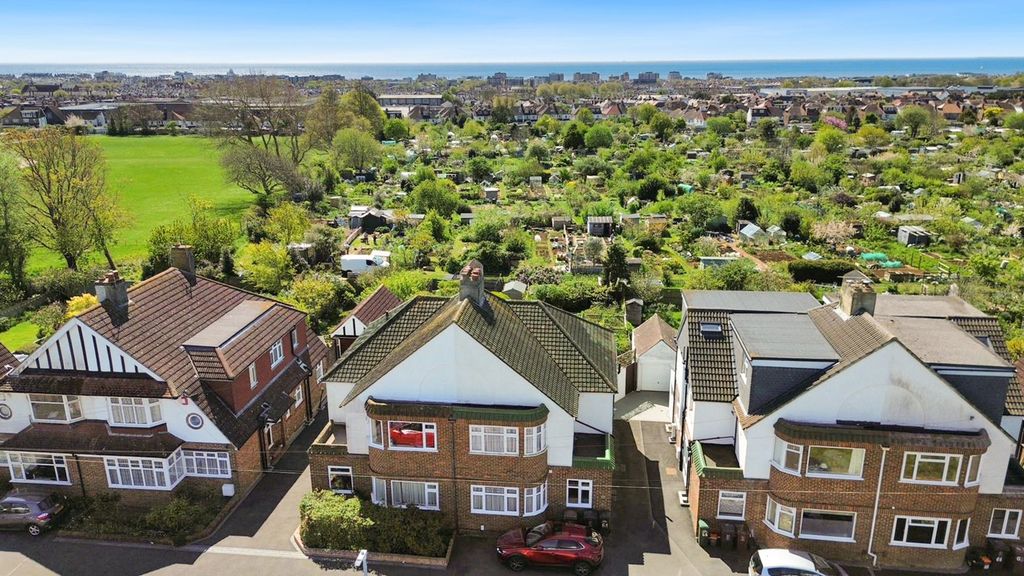 Property photo 1 of 30