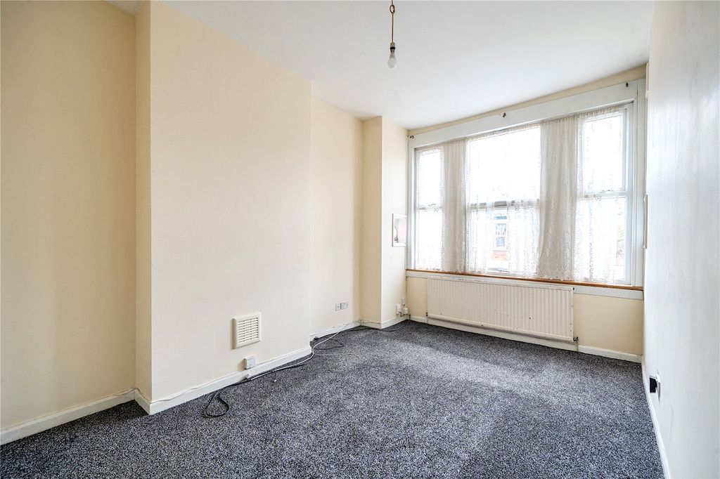 Property photo 3 of 8 Picture No. 15