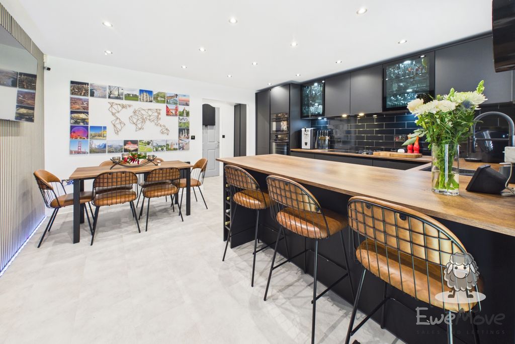 Property photo 3 of 18 10