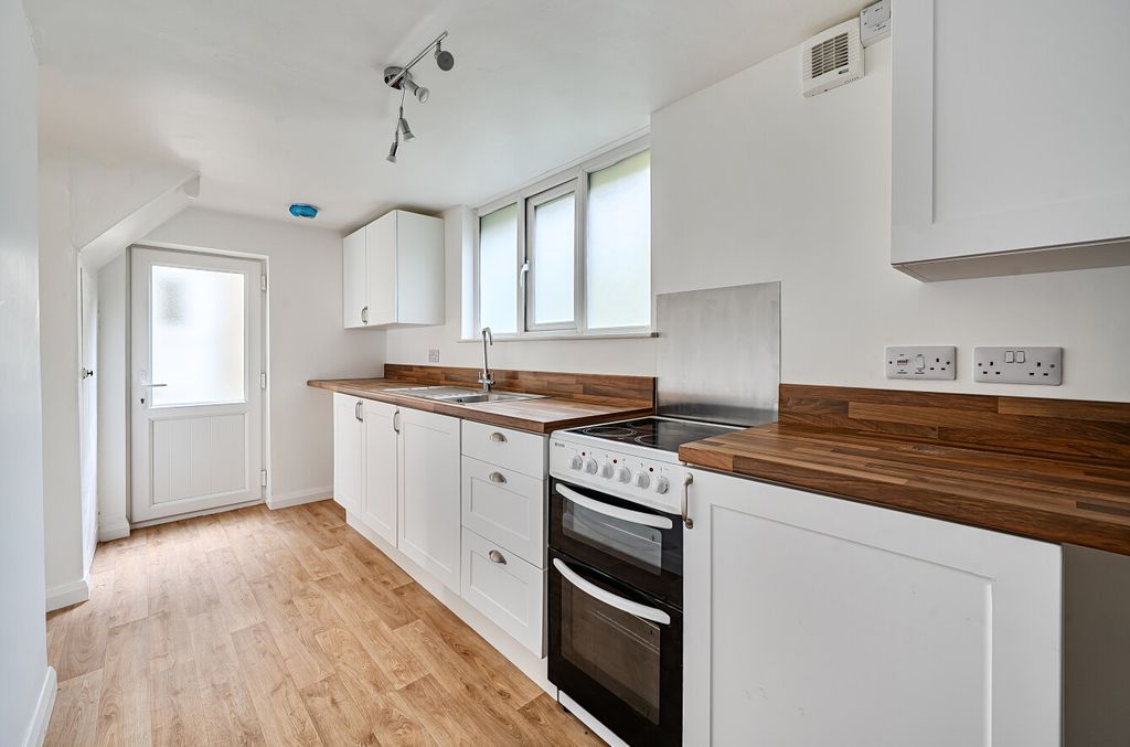 Property photo 2 of 9 1433478-8-69c6B46...