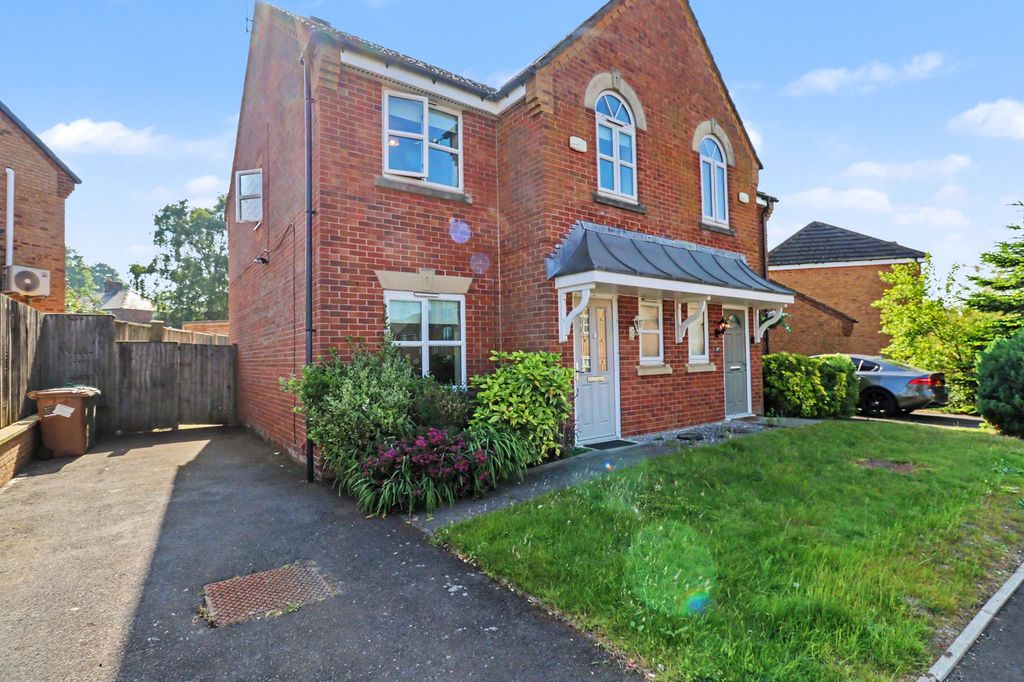 Property photo 1 of 32