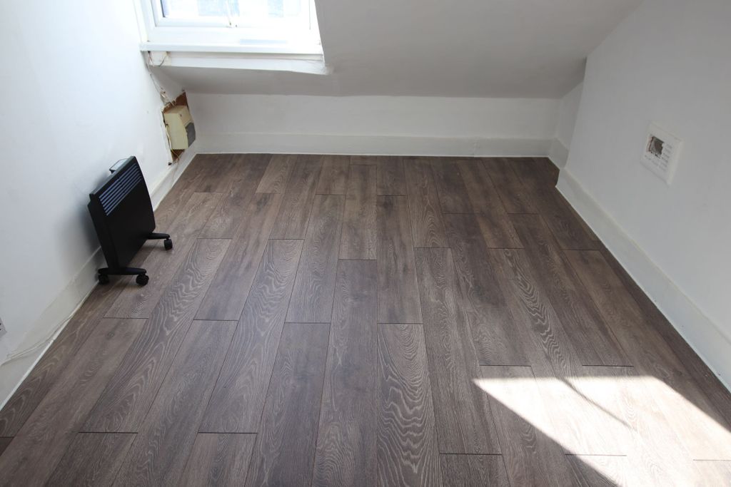 Property photo 2 of 4 Bedroom