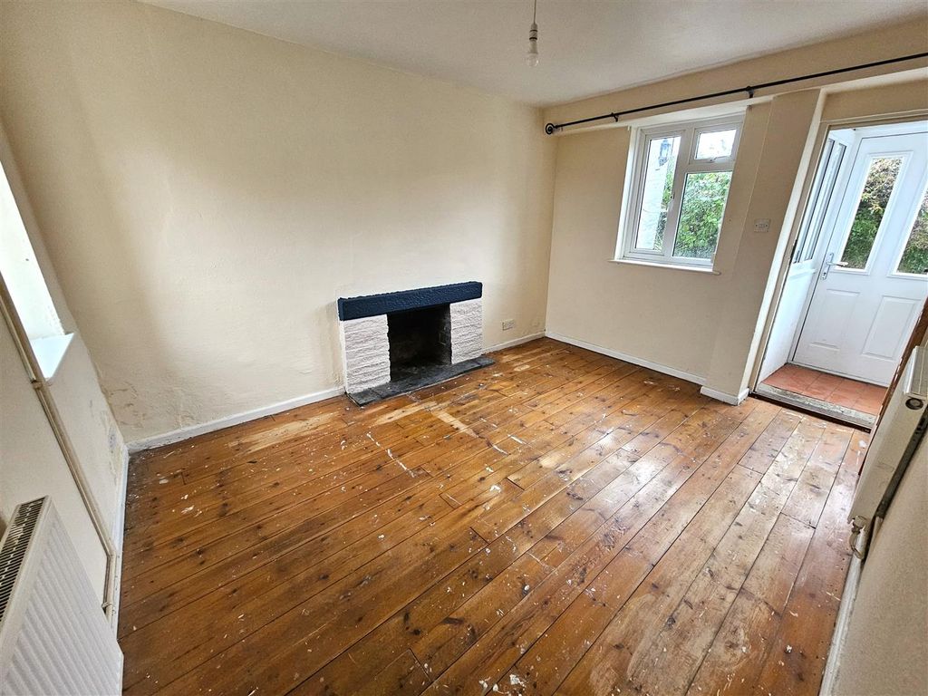 Property photo 2 of 11 Sitting Room.Jpg