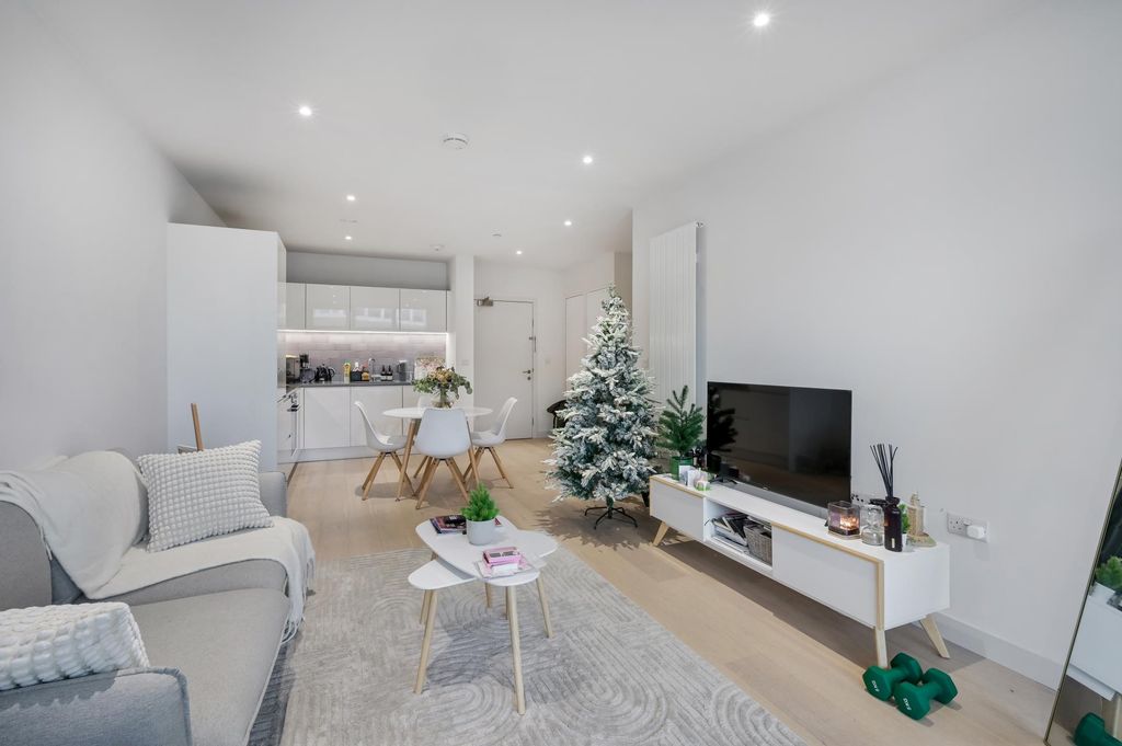 Property photo 1 of 9