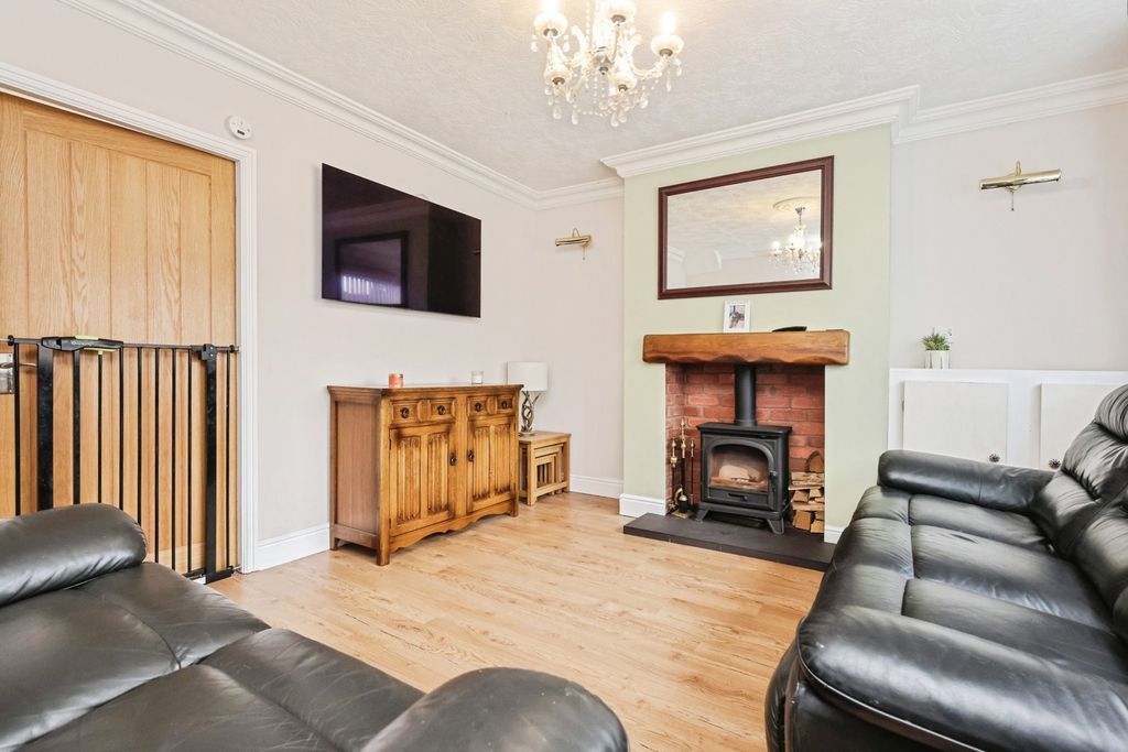 Property photo 2 of 17 Lounge