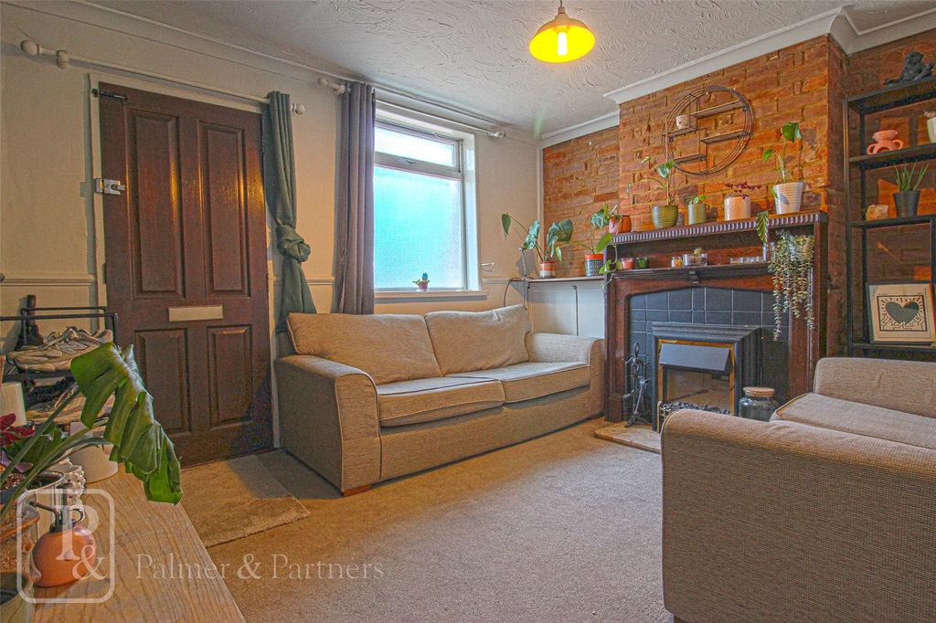 Property photo 2 of 18 Living Room