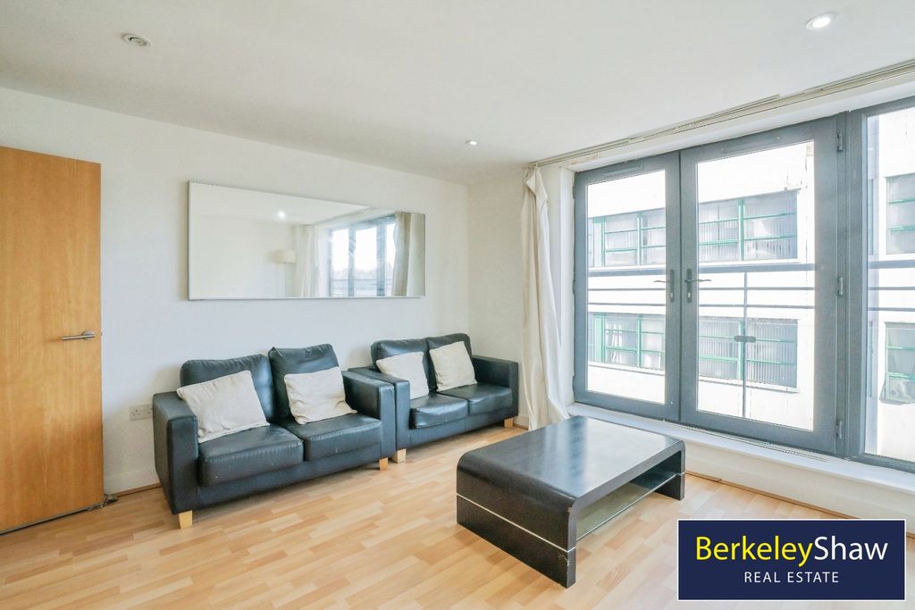 Property photo 3 of 10 Lounge Area