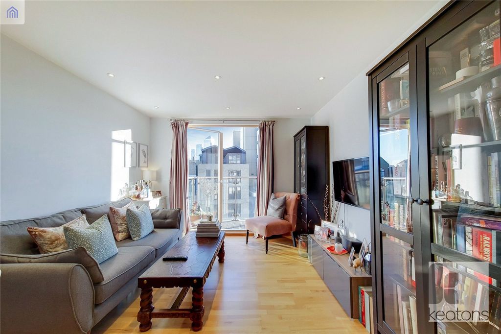 Property photo 1 of 6 Living Room