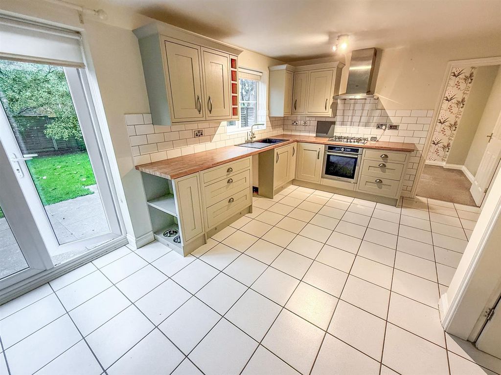 Property photo 3 of 18 Kitchen/Breakfast Room