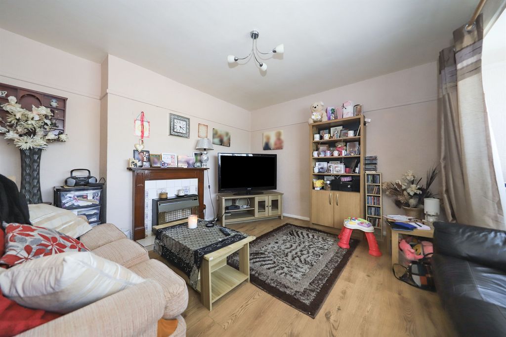 Property photo 2 of 17