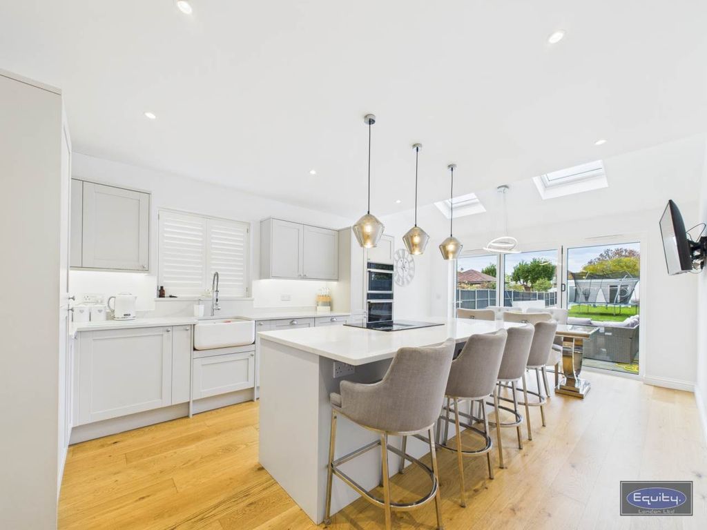 Property photo 1 of 19 Kitchen