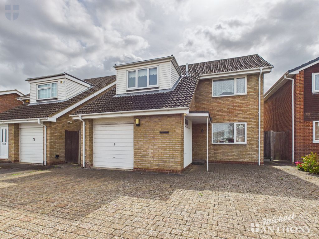 Property photo 1 of 16 Cam03852G0-Pr0775-Still001