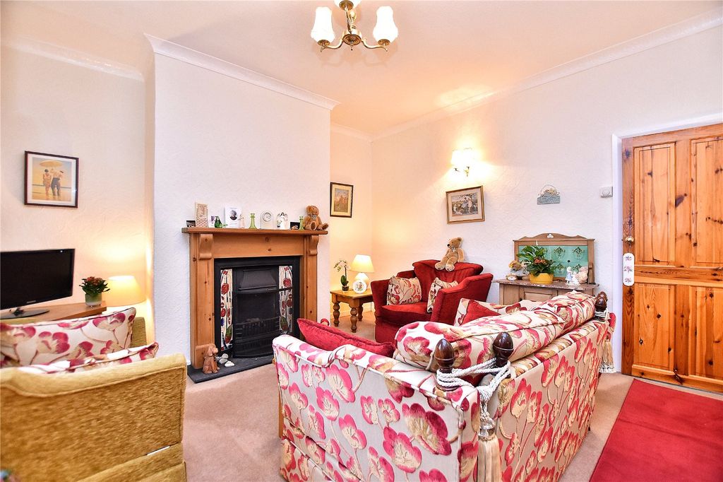 Property photo 2 of 14 Lounge