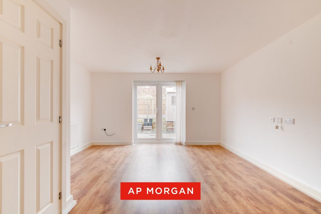 Property photo 2 of 16 Picture No. 12