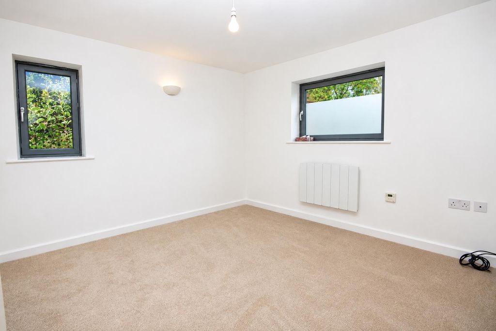 Property photo 3 of 12 0B6626E9-57Be-41cc-9A47-0841De3Ed23E.Png