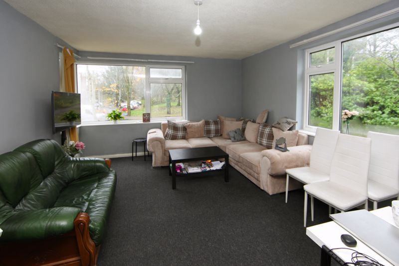 Property photo 3 of 12 Photo 4