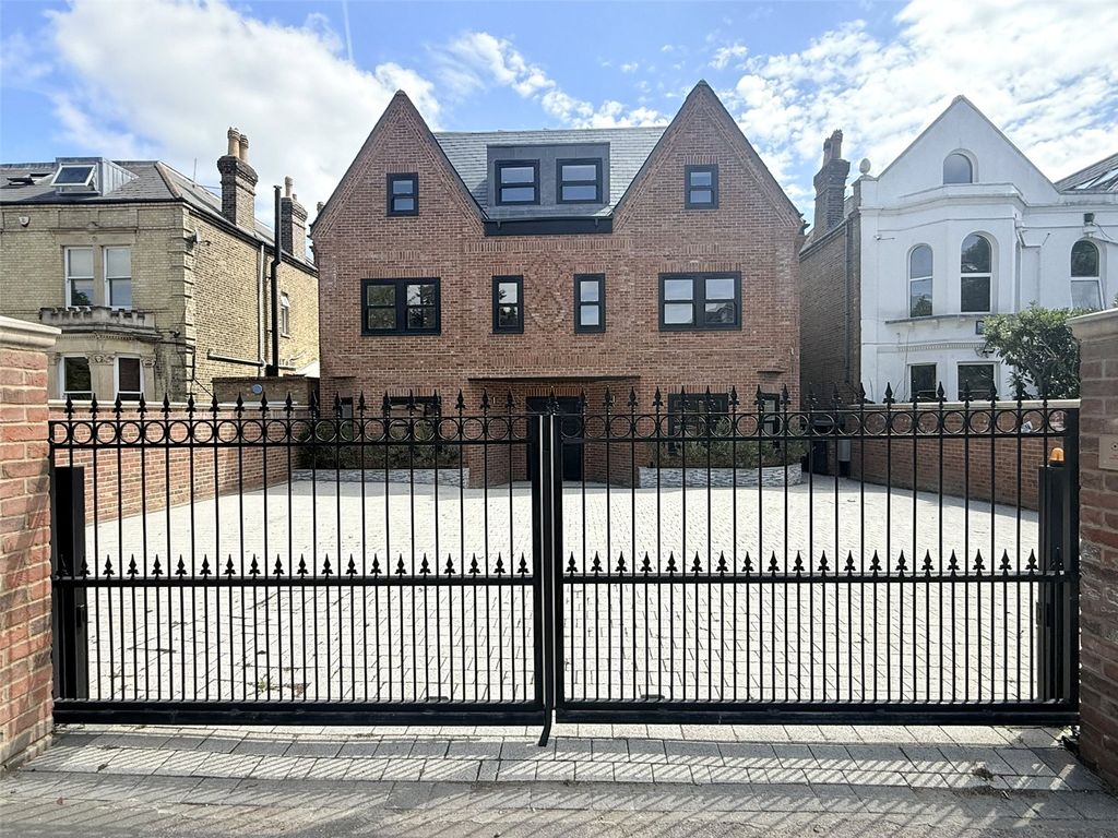 Property photo 1 of 17 Picture No. 01