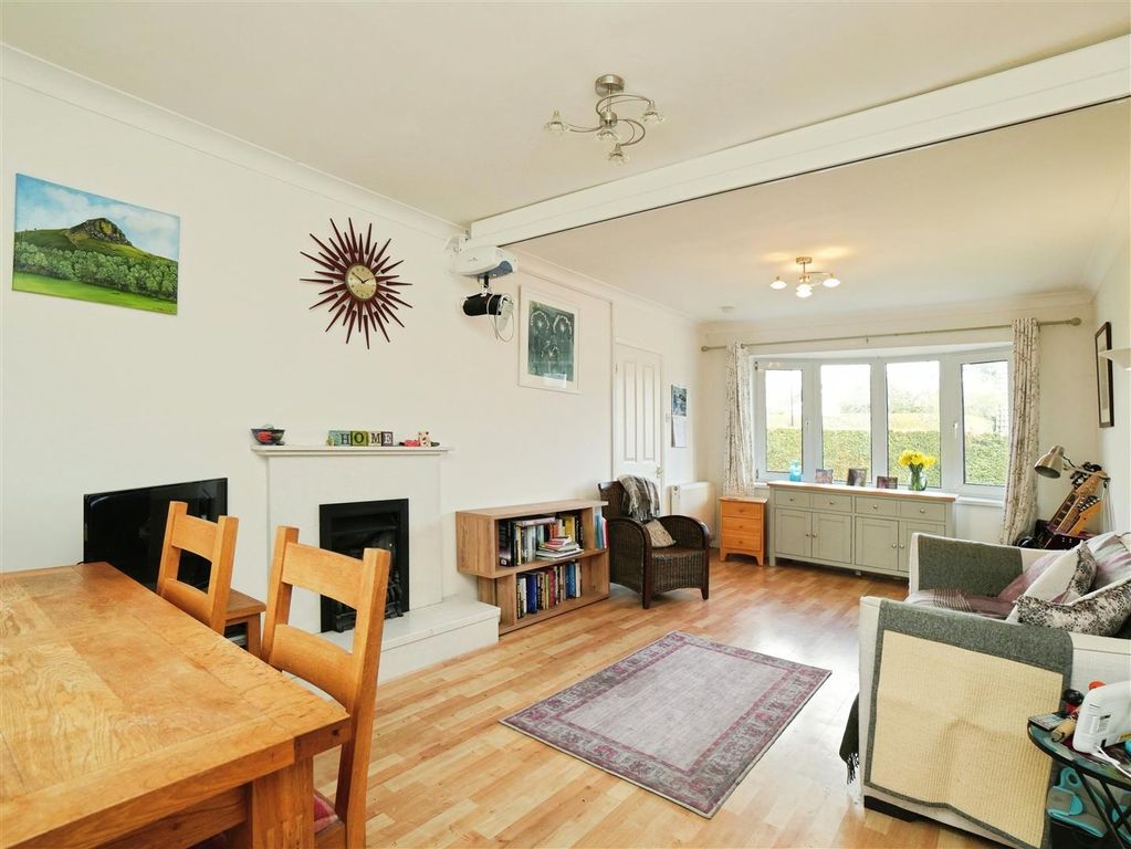 Property photo 2 of 16 Lounge/Diner