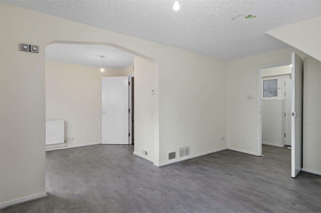 Property photo 2 of 19 Img_9820.Jpg