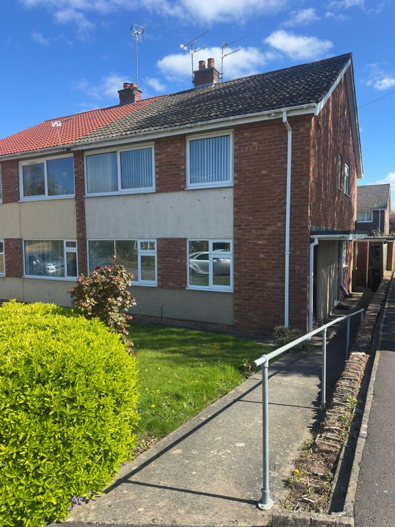 Property photo 2 of 10 Charming Semi-Detached Home With Bright Garden...