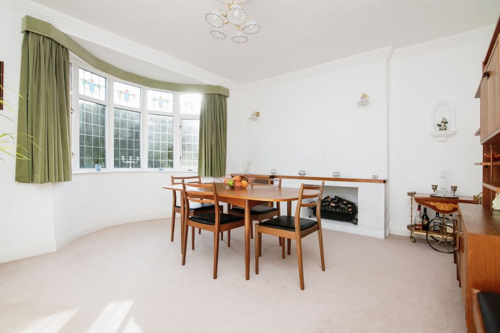 Property photo 2 of 14 Dining Room