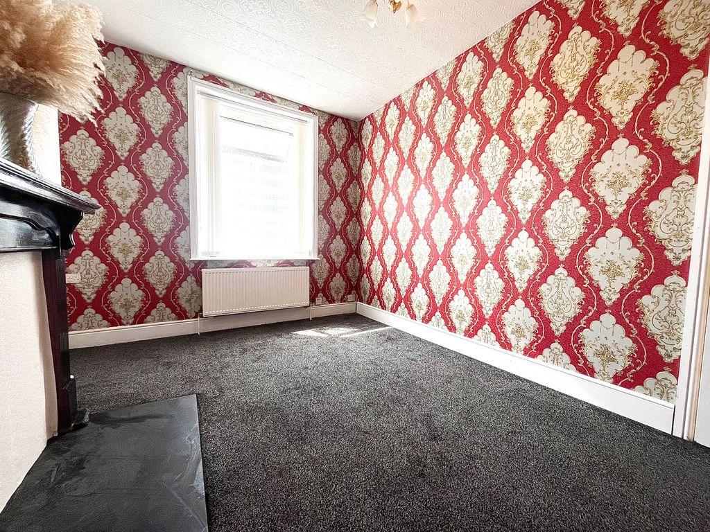 Property photo 1 of 14 Living Room