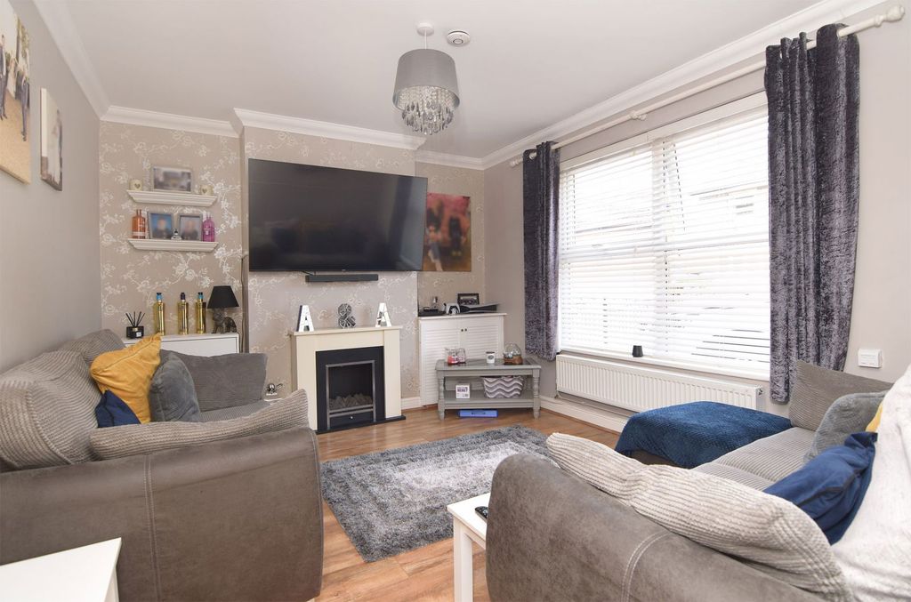 Property photo 2 of 14