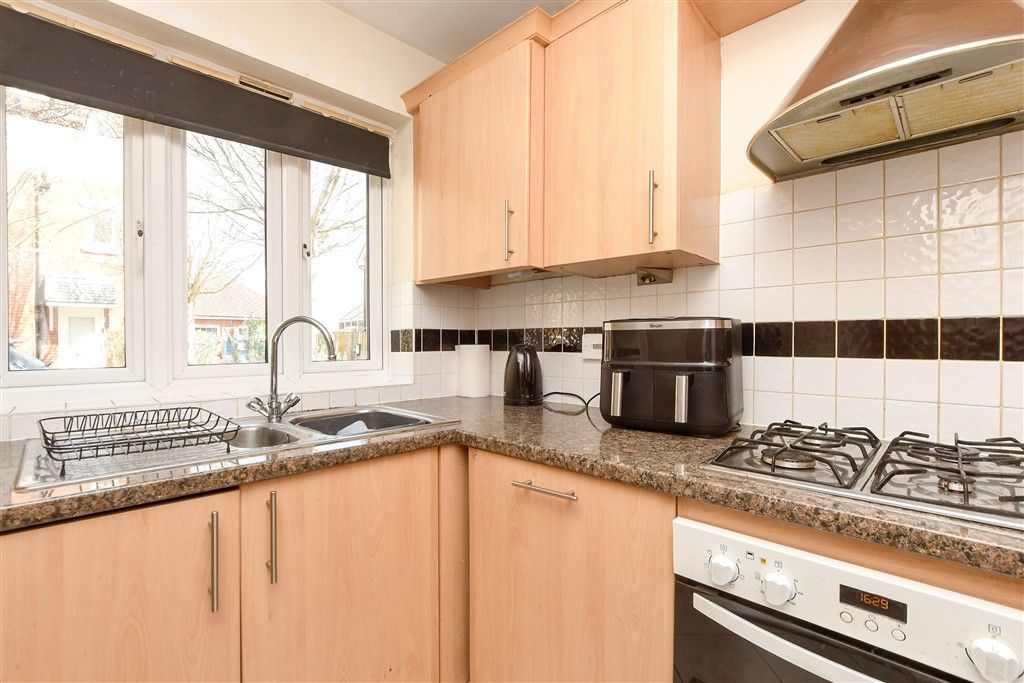 Property photo 2 of 10 Kitchen